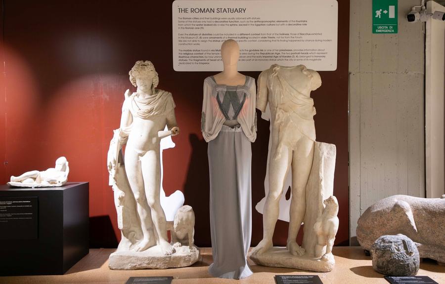 “Plissé Semper Plissé”, un ordito di eterno