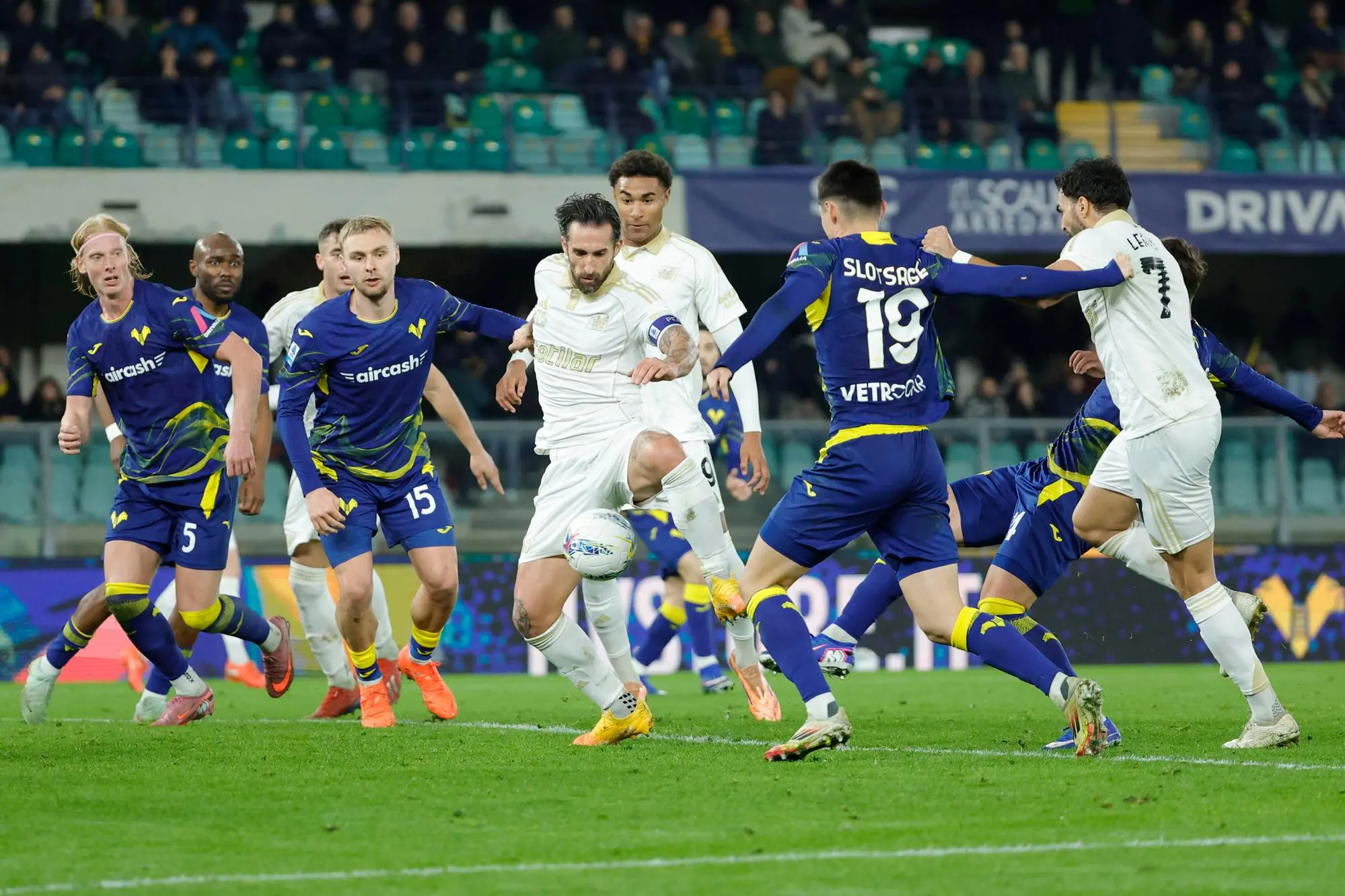 AC Pisa's Antonio Caracciolo scoring chance during the Italian Serie A soccer match Hellas Verona vs AC Pisa at Marcantonio Bentegodi Stadium in Verona, Italia, 6 February 2026. ANSA/EMANUELE PENNACCHIO