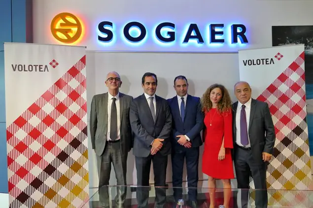 La presentazione all'aeroporto di Cagliari (foto Volotea)