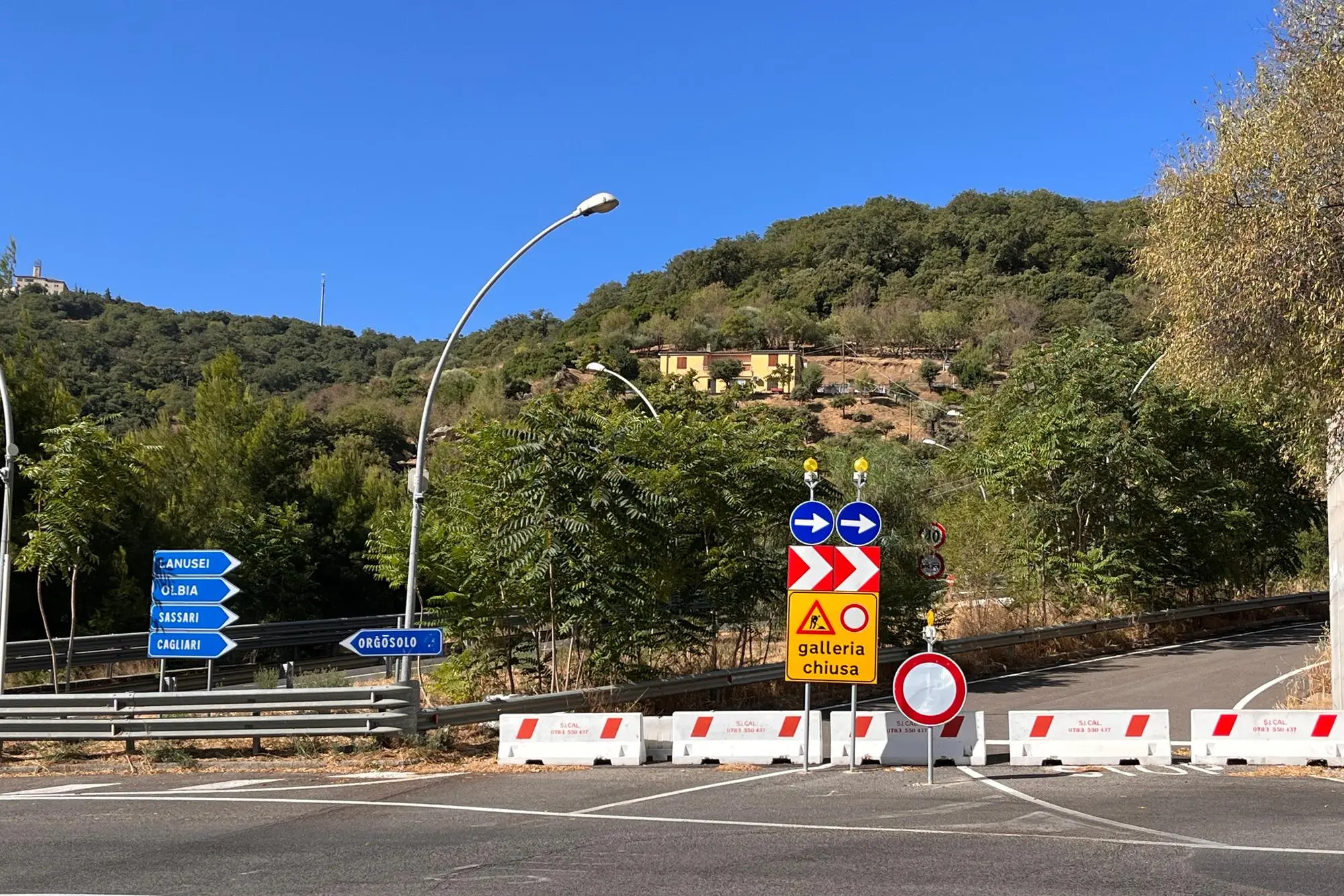 Lo sbarramento nella galleria di Mughina (Foto Ledda)