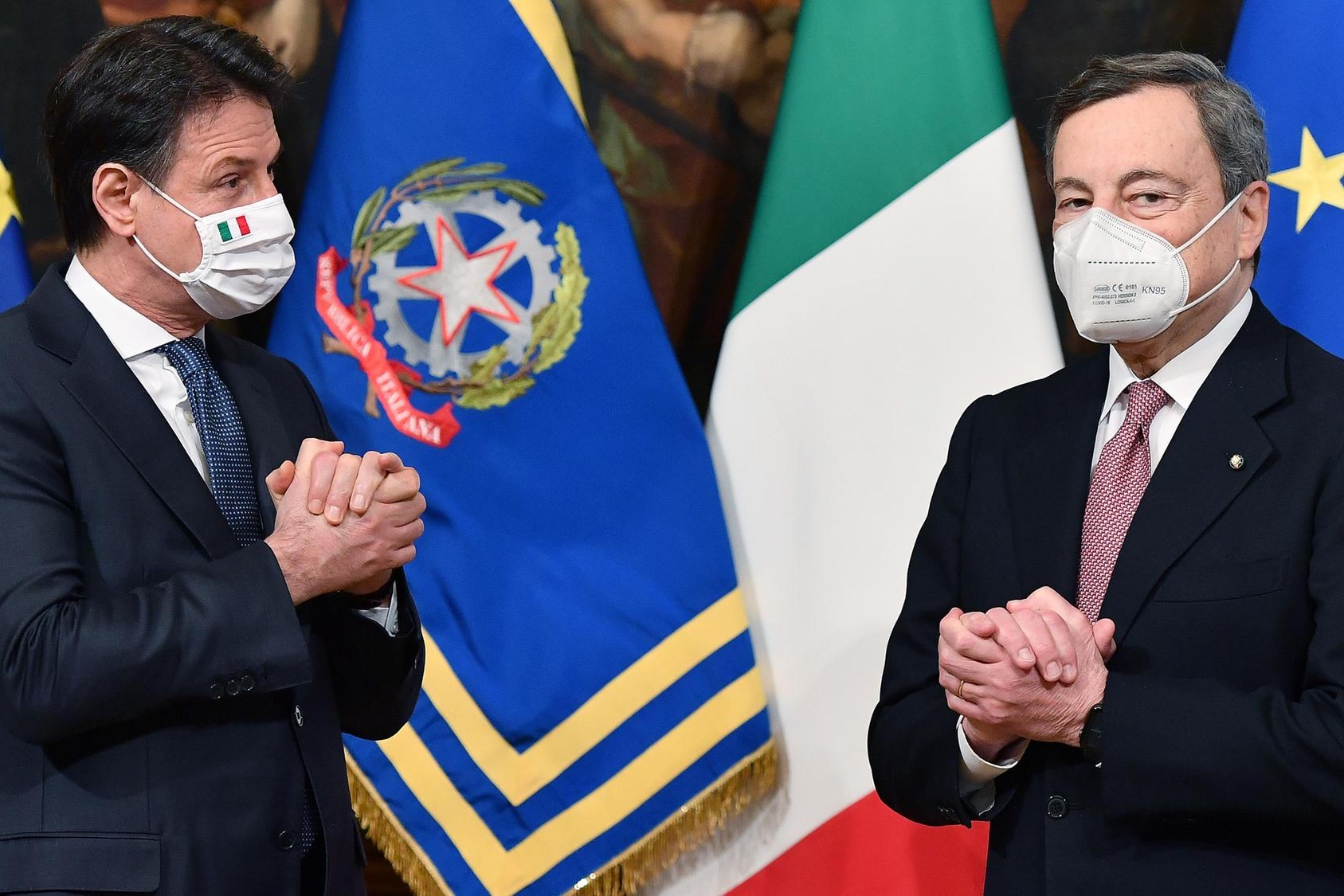 Giuseppe Conte e Mario Draghi (Ansa)