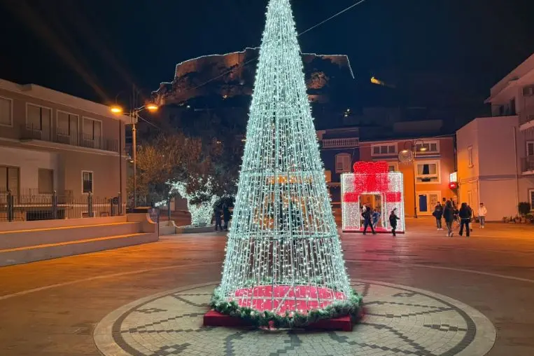 Albero di Natale a Castelsardo (foto concessa)