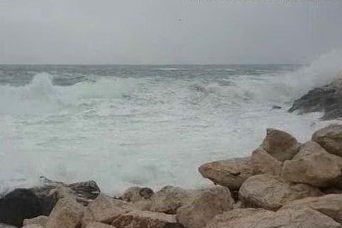 Cala Gonone, il mare in tempesta fa paura