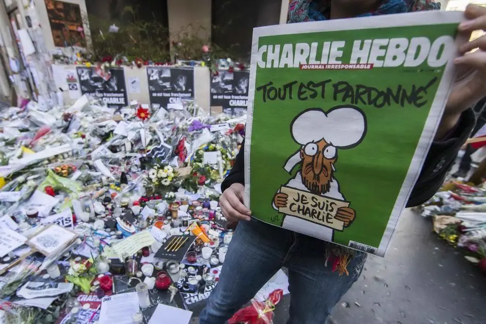La copertina di Charlie Hebdo dopo l'attentato (Ansa)