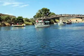 Bosa, la festa della Madonna del Mare: la processione sul Temo