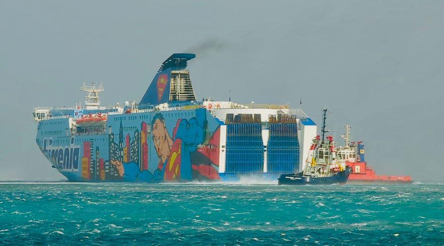 Porto Torres, il vento strappa gli ormeggi: la Athara dirottata a Stintino