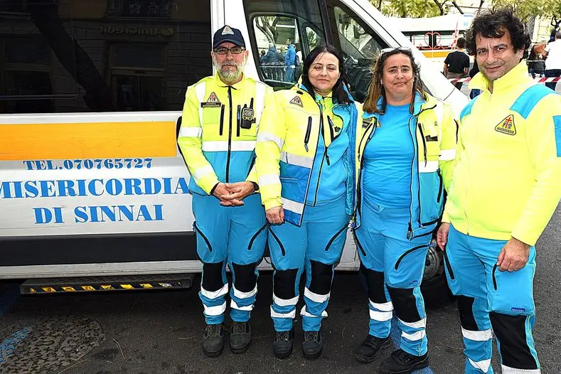 Gli operatori della Fraternità della Misericordia di Sinnai (foto Serreli)
