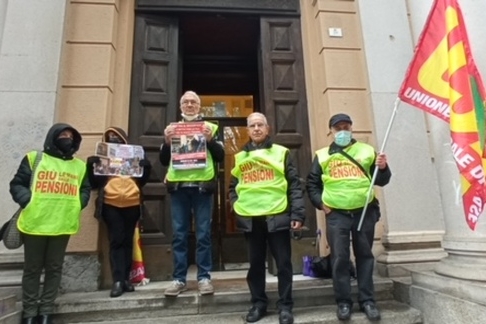 Green pass: a Cagliari il sit-in dei pensionati alle Poste centrali