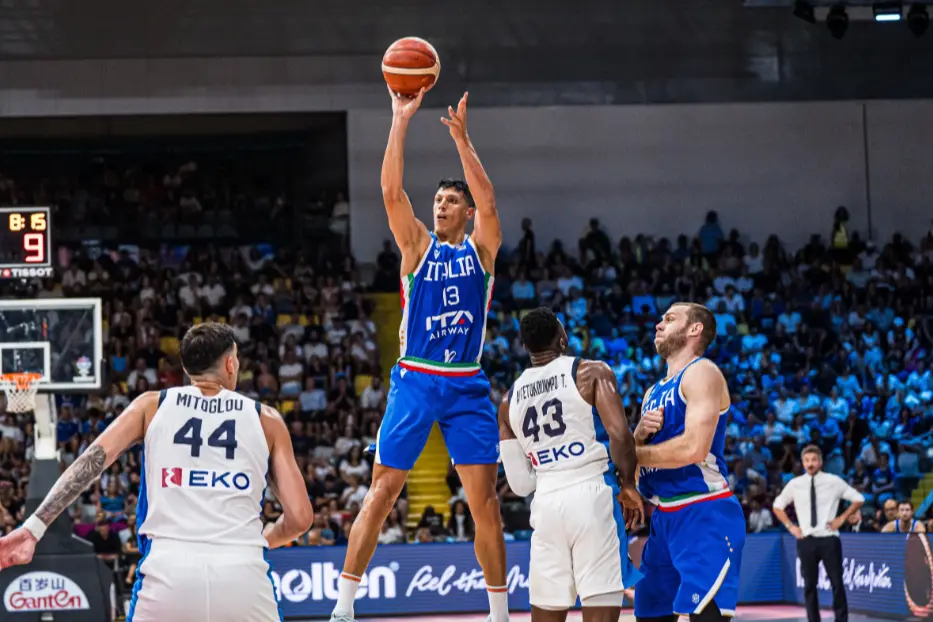 Simone Fontecchio al tiro (foto FIBA)