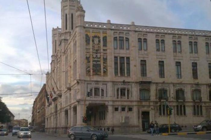 Due casi di scabbia, il sindaco di Cagliari chiude una scuola