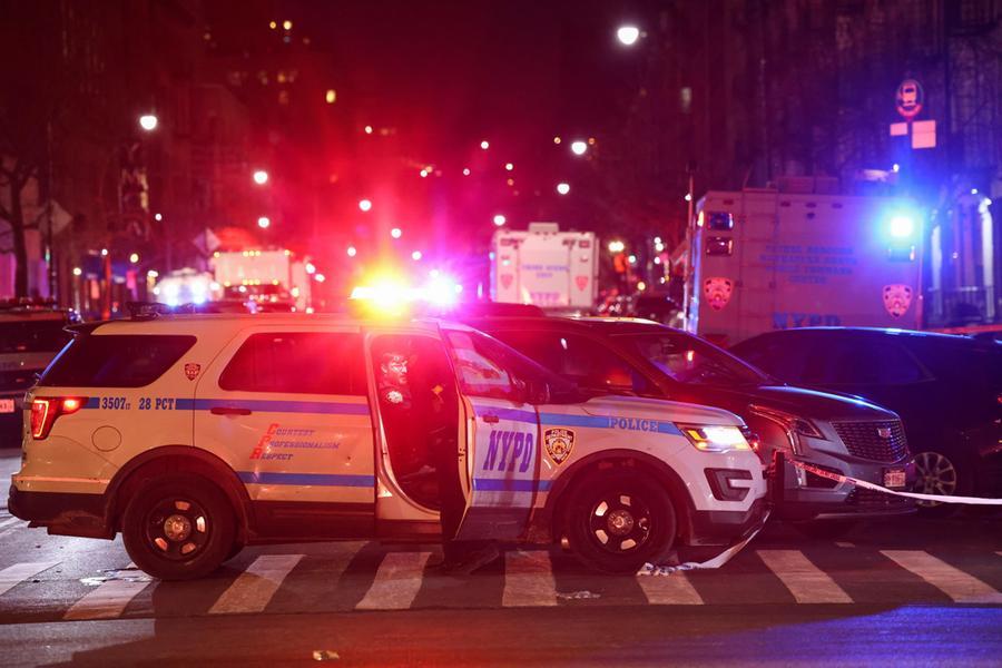 Violenza ad Harlem, un poliziotto ucciso. Un suo collega gravemente ferito