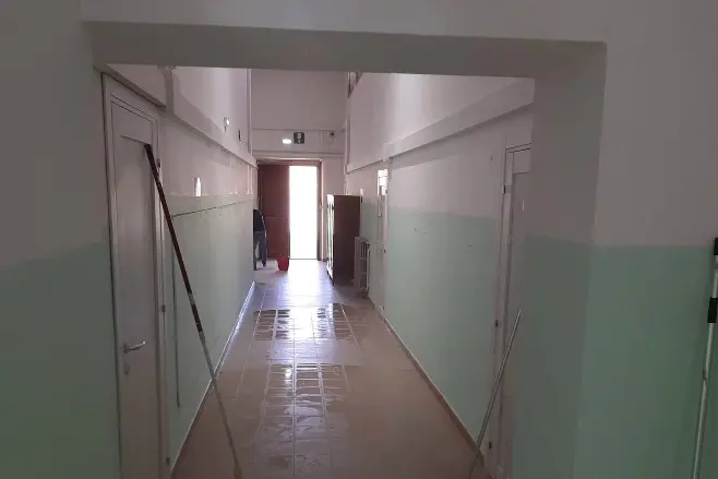 La struttura interna della scuola Punta Idda a Ozieri (foto concessa)
