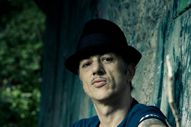 Compie trent’anni “Aspettando il Sole”, il brano rivoluzione dell’hip hop