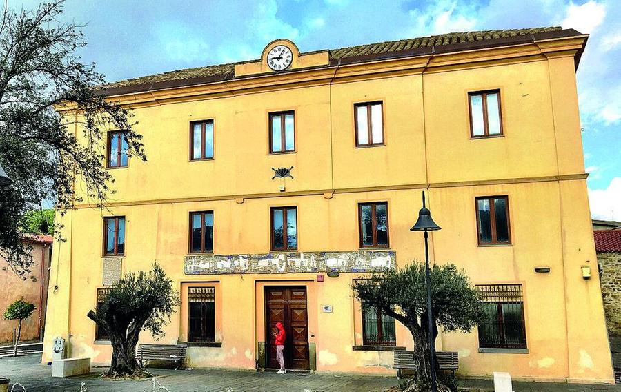 Il veterano di Sanluri sfidato dalla preside all’esordio in politica