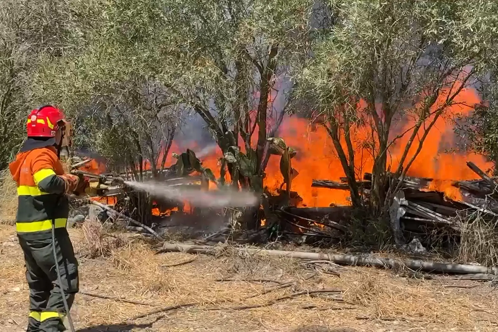 L'incendio a Serramanna (foto Deidda)