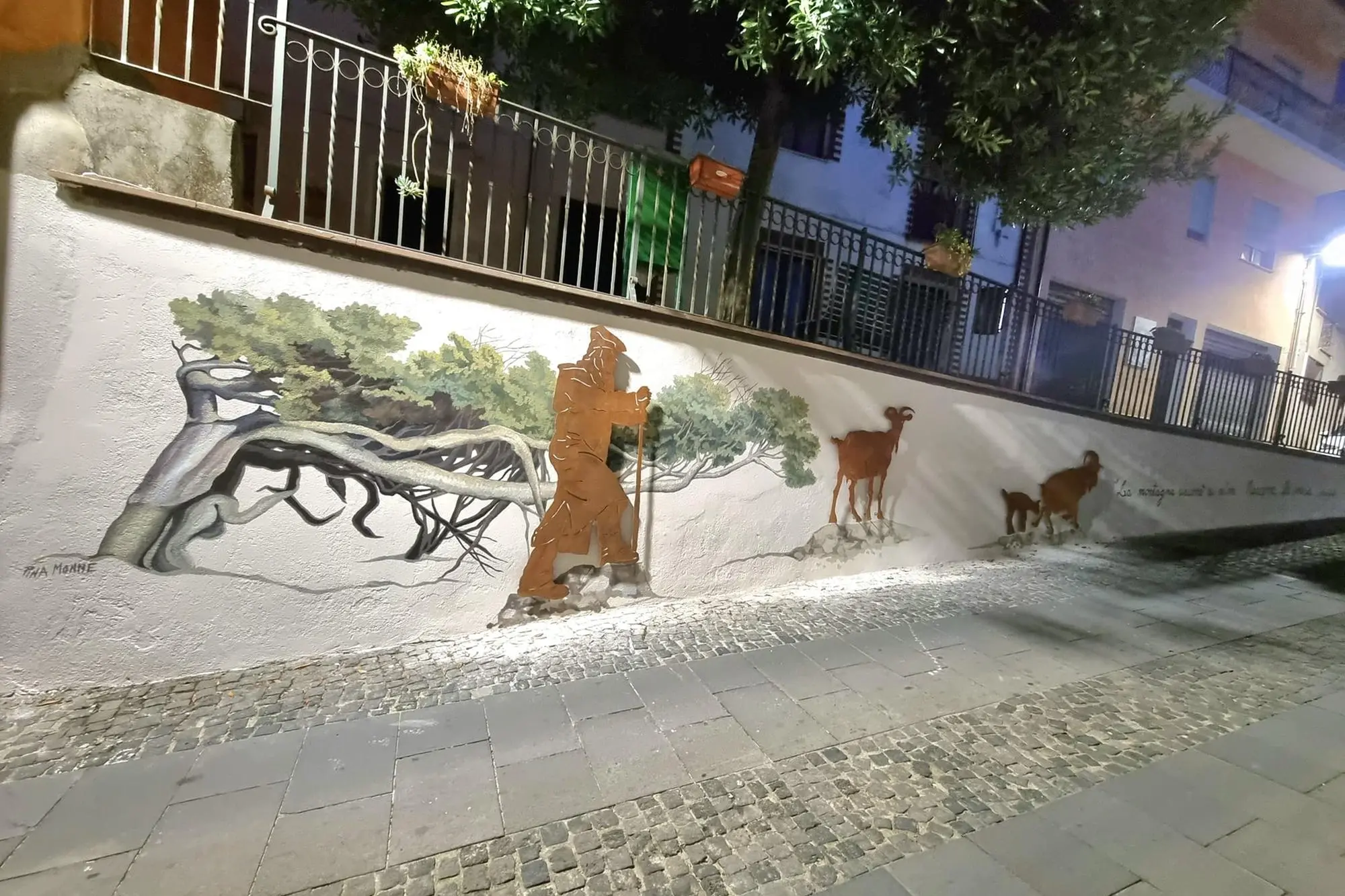 Esterzili, il murale realizzato da Pina Monne in via Vittorio Emanuele