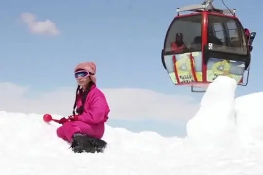 Forti nevicate in Cile, El Nino allunga la stagione dello sci