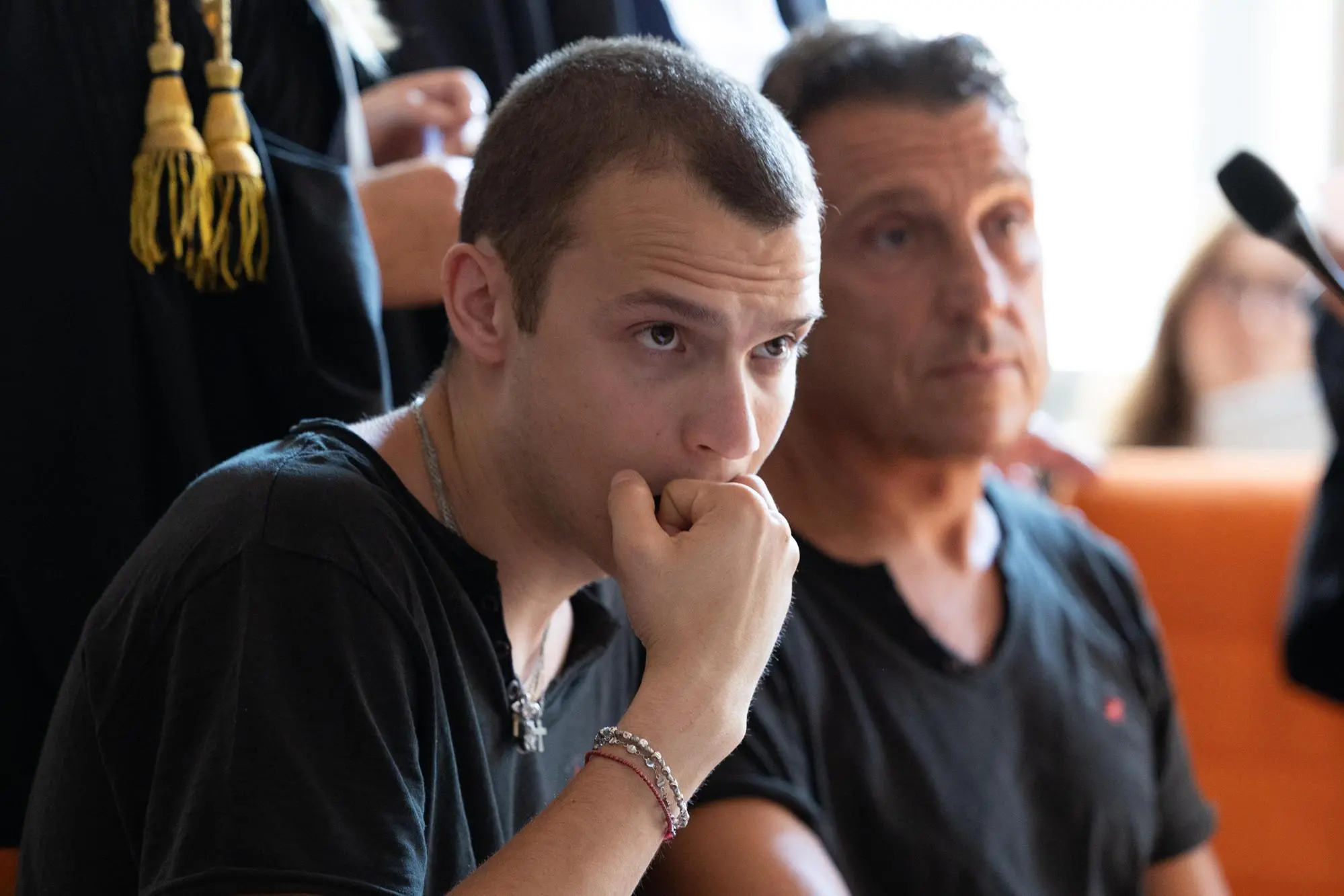 Samuel Granelli prima dell'udienza in Corte di assise di Parma, per il processo a Chiara Petrolini (Ansa)