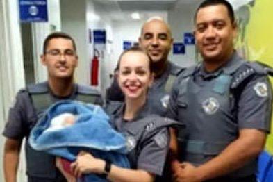 Neonata trovata viva in una fogna: era avvolta in un sacchetto di plastica
