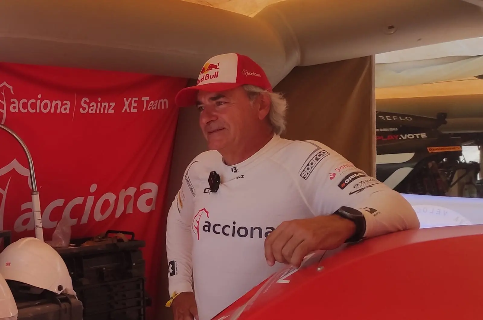 Il leggendario pilota spagnolo Carlos Sainz, protagonista anche a Teulada (foto Aci)