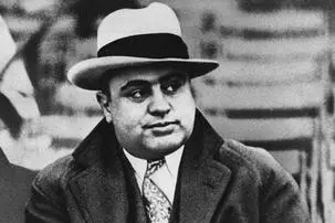 Al Capone assiste a una partita di football il 19 gennaio 1931 (foto Ansa)