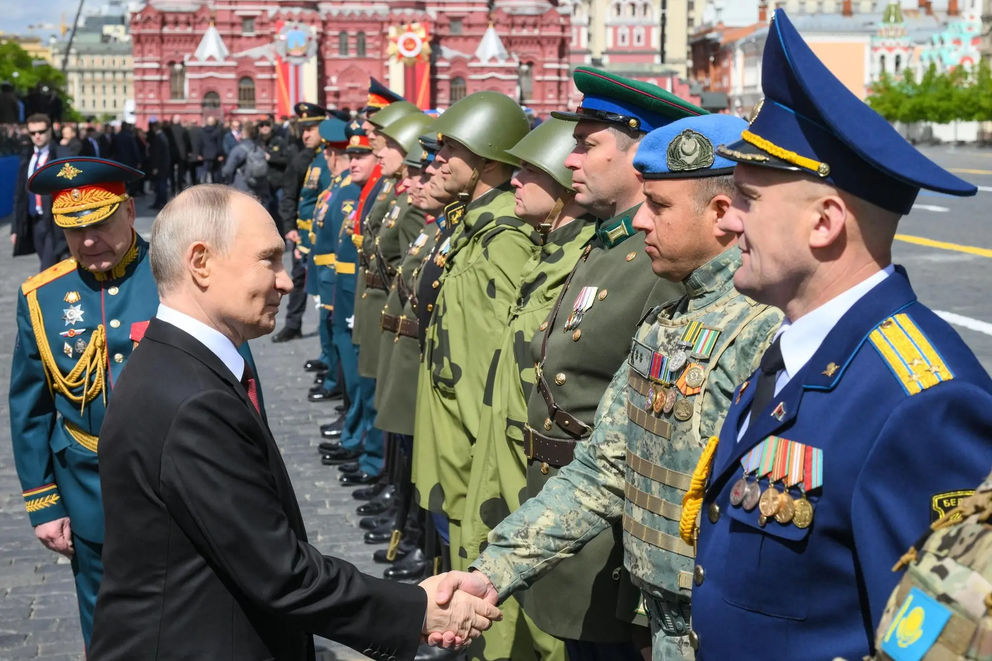 epa12085677 A handout photo made available by Photo Host Agency RIA Novosti shows President of Russia Vladimir Putin (C) welcoming officers during the Victory Day military parade, marking the 80th anniversary of victory in the Great Patriotic War, on the Red Square in Moscow, Russia, 09 May 2025. Russia marks the 80th anniversary of the victory in World War II over Nazi Germany and its allies. The Soviet Union lost 27 million people in the war. EPA/EVGENY BIYATOV / HOST PHOTO AGENCY RIA NOVOSTI / HANDOUT HANDOUT EDITORIAL USE ONLY/NO SALES