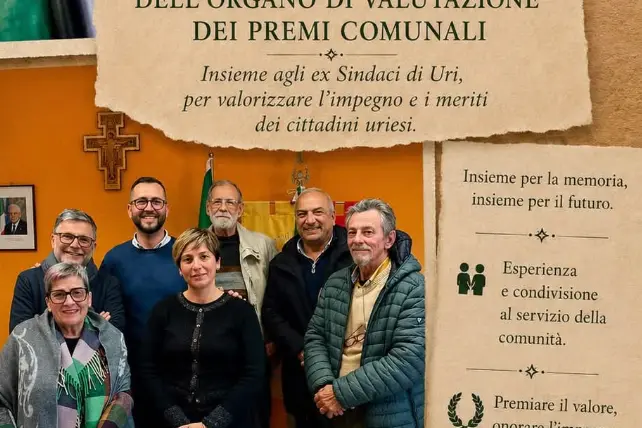 Il sindaco Dettori con gli ex sindaci di Uri (foto concessa)