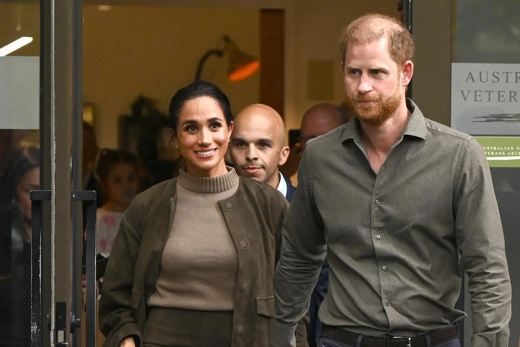 Britain's Prince Harry (R) and Meghan (L), the Duke and Duchess of Sussex, leave following their visit to the Australian National Veterans Arts Museum (ANVAM) in Melbourne, Australia, 14 April 2026. ANSA/JOEL CARRETT AUSTRALIA AND NEW ZEALAND OUT