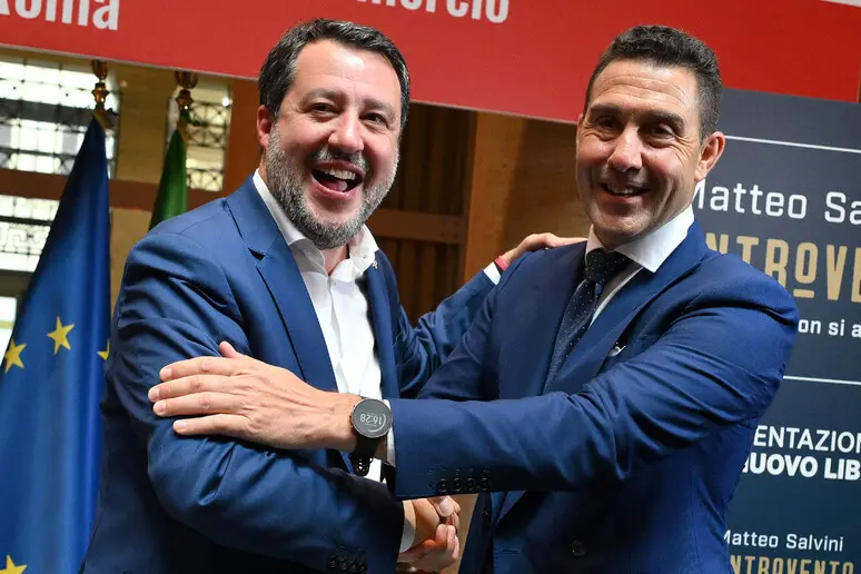 Matteo Salvini (52 anni) e Roberto Vannacci (57)