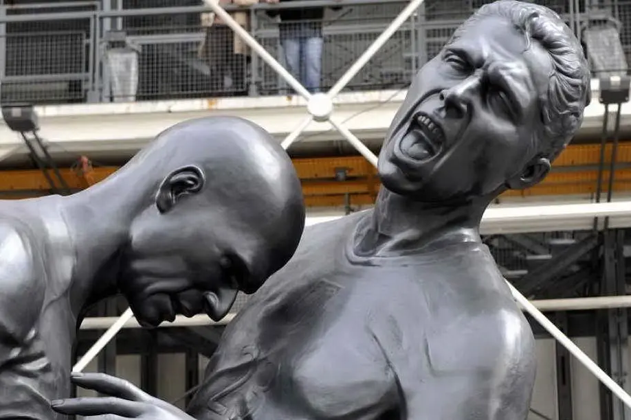 La statua della famosa testata ai mondiali di Germania