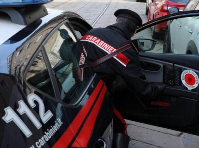 Furto di profumi, 27enne in manette