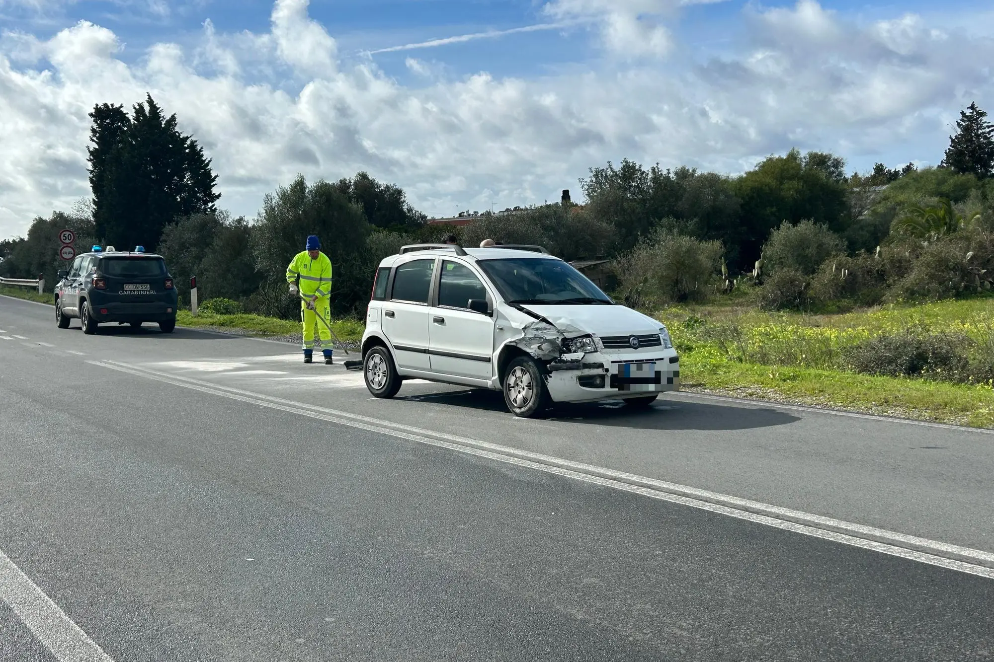 La Panda e il personale Anas sul posto (foto Fabio Murru)