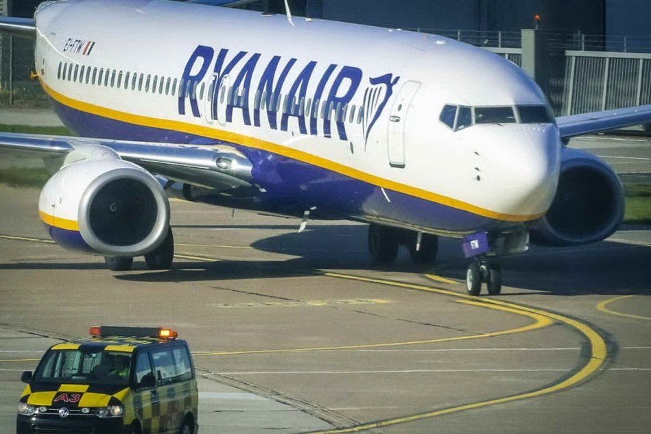 Bagagli a pagamento, aperta un'indagine su Ryanair