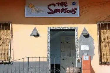 L'ingresso del 'circolo culturale' The Simpsons, a Oristano