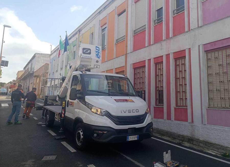 Riparato il tetto della scuola danneggiato dal vento