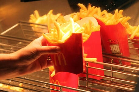 Magnate dei media fa causa a McDonald's: “È razzista”