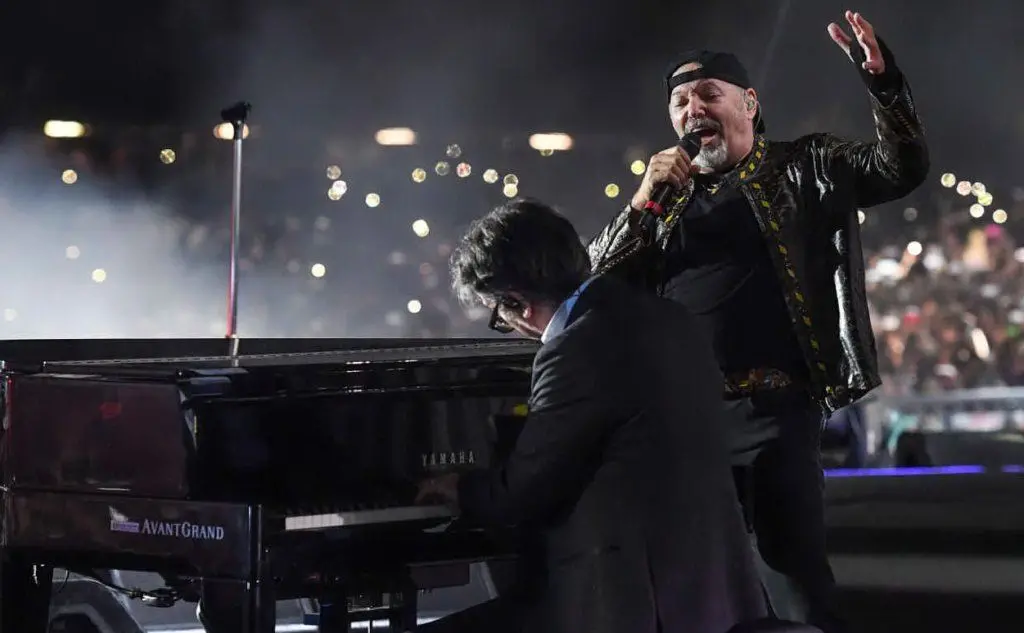 Il cantante modenese stabilisce un record impressionante