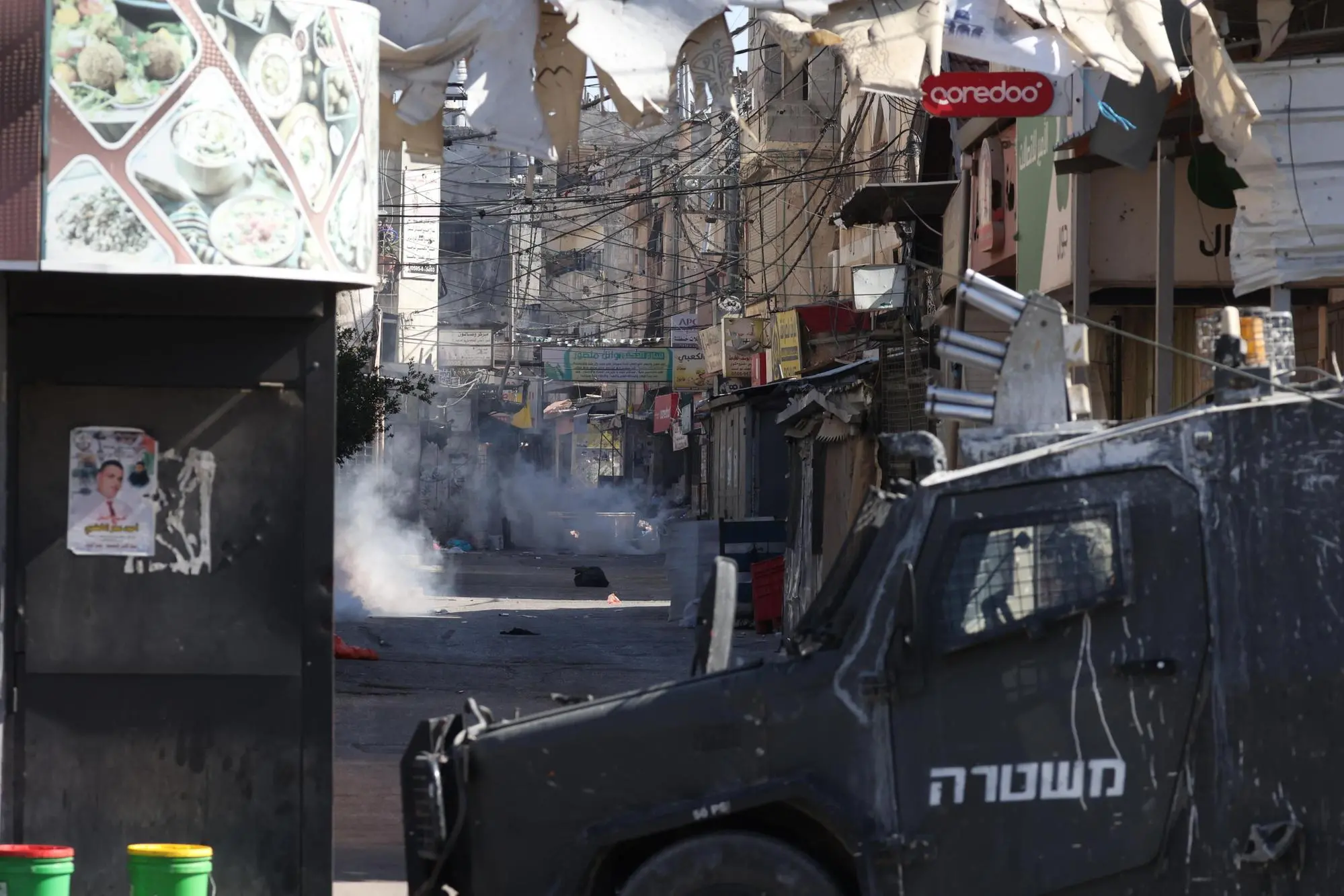 Un mezzo militare israeliano nella Striscia (Ansa)