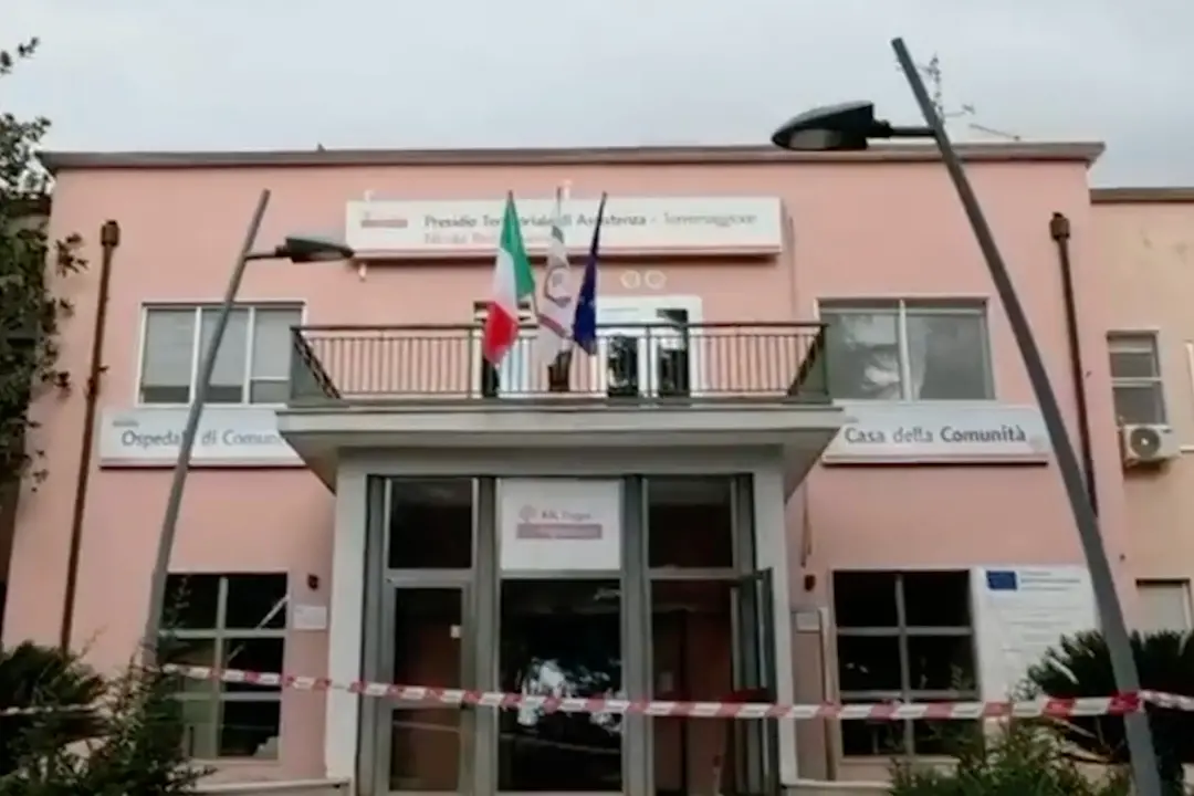 Esplosione danneggia una struttura sanitaria a Torremaggiore, nel Foggiano