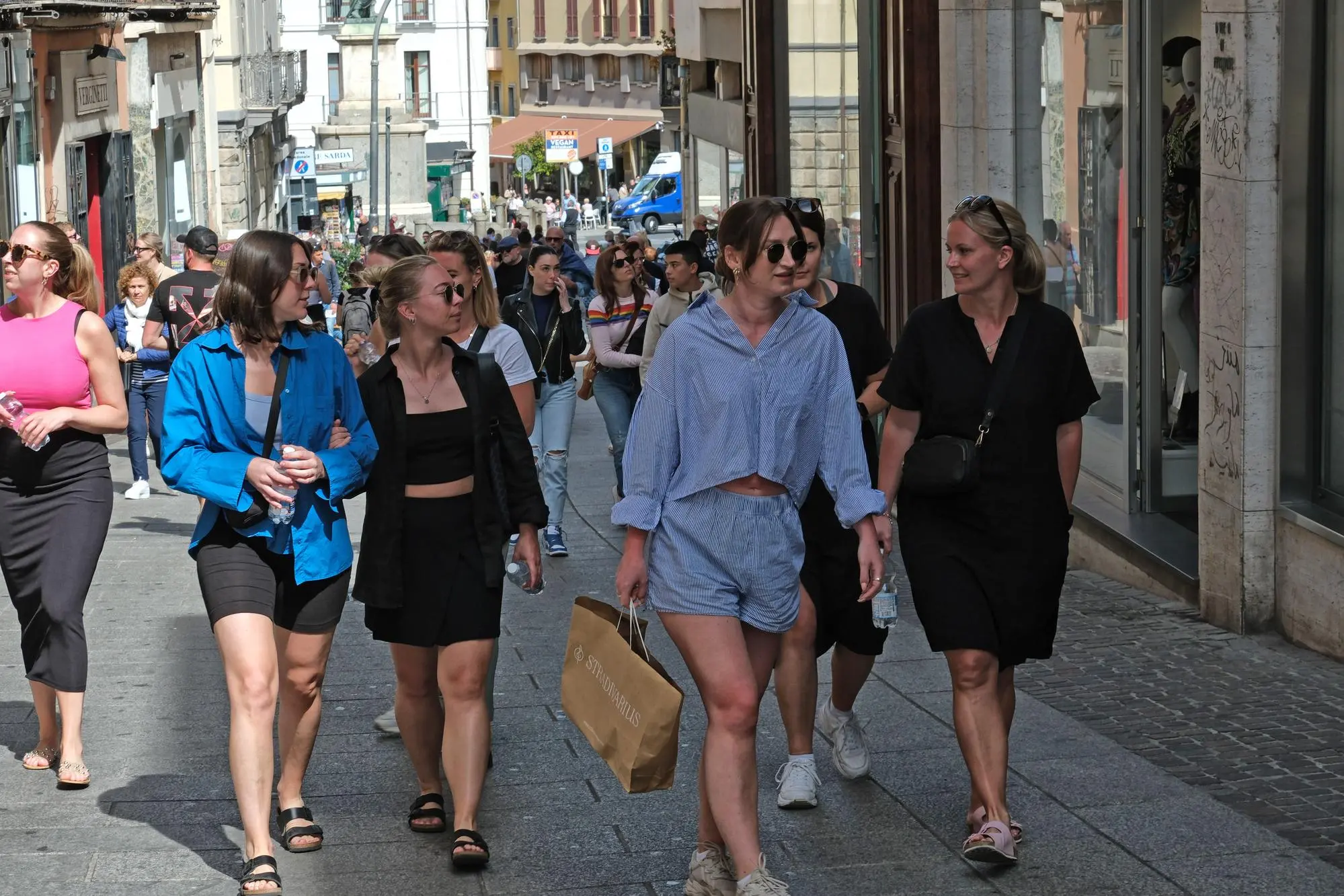 Turisti a Cagliari (foto L'Unione Sarda)
