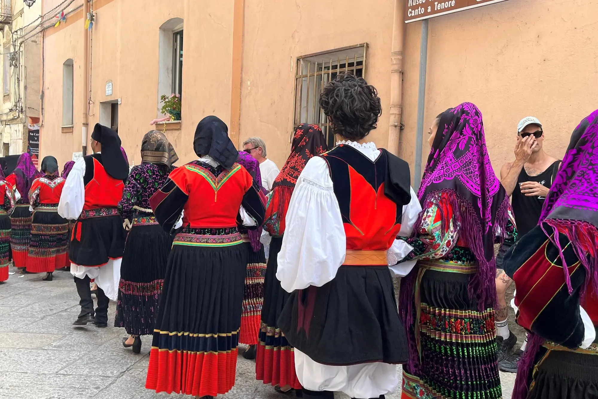 Bitti, corteo con gli abiti tradizionali in occasione di Autunno in Barbagia