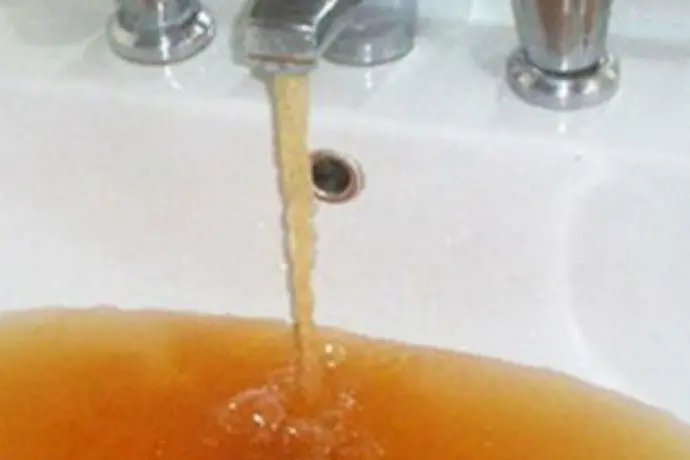 Acqua torbida dai rubinetti di Castelsardo