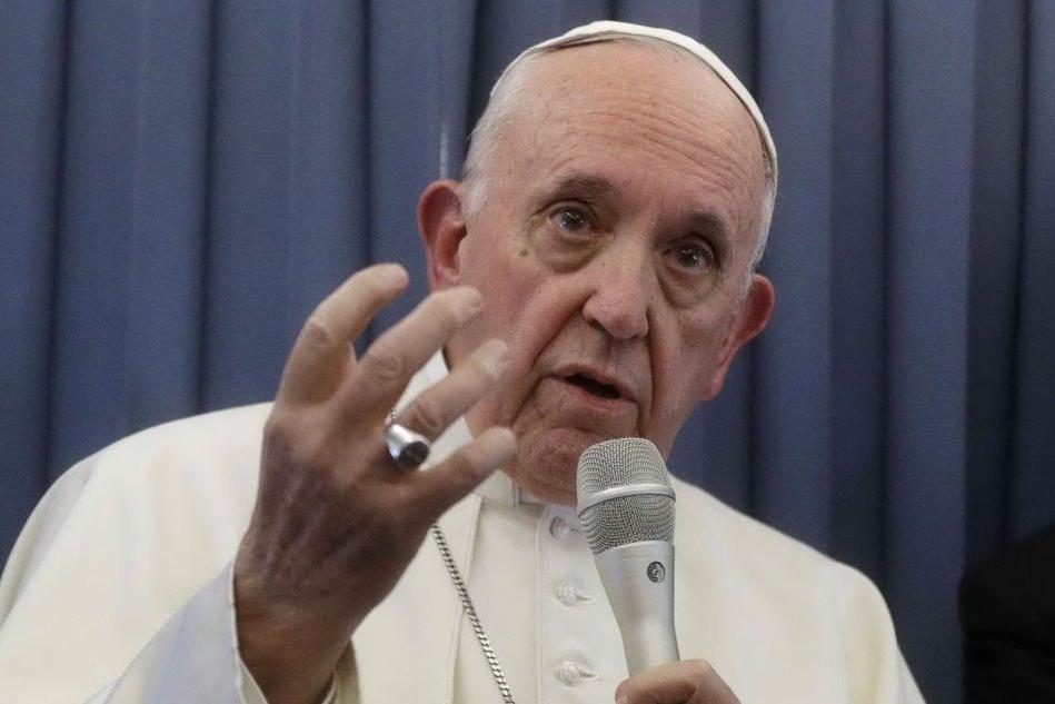 &quot;Abusi e pedofilia, Bergoglio sapeva tutto&quot;. E secondo voi?