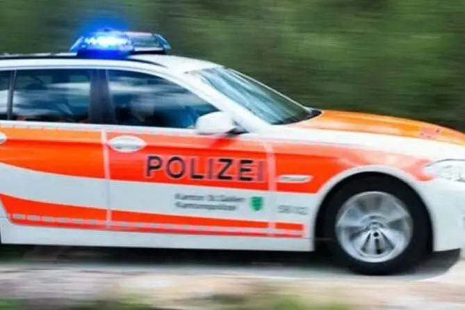 La polizia svizzera (Ansa)