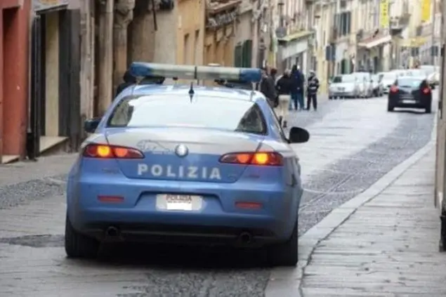 Volante della Polizia a Sassari (Archivio L'Unione Sarda)