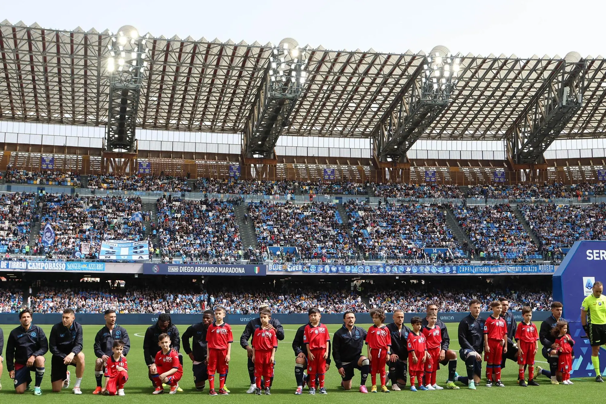 Before the start of the match against Atalanta, the Napoli players knelt on the Maradona lawn, adopting the "Taking the knee", of US origin, to protest against racism in Naples, Italy, 30 March 2024. On the pitch there were not only the 11 starters but also the entire Napoli bench. ANSA/CESARE ABBATE