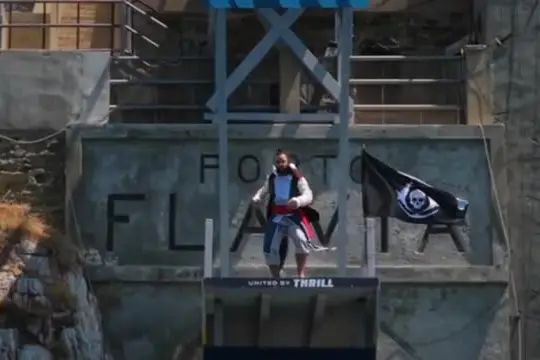 Un "tuffo della fede" in omaggio ad Assassin's Creed in Sardegna