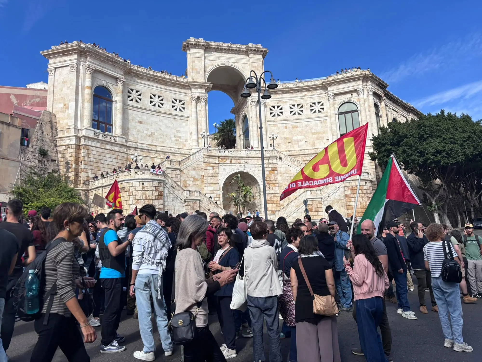 Il corteo a Cagliari del 30 ottobre (foto di Roberto Carta)