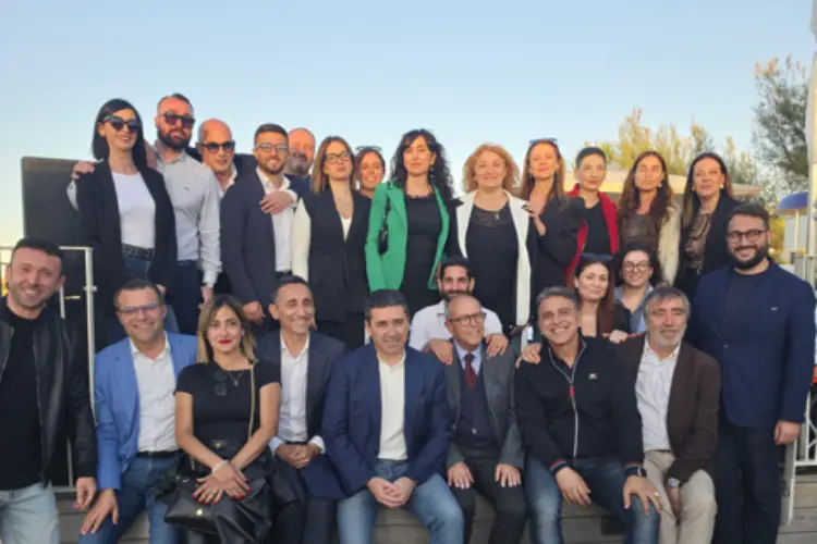 I candidati della lista AVS col sindaco Mulas (foto concessa)
