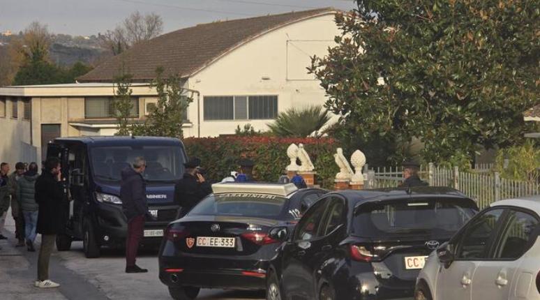 Ancona, donna picchiata a morte in casa: irreperibile il marito